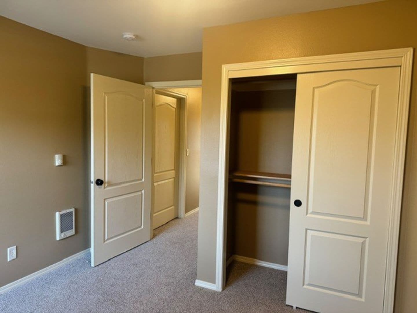 Salem Apartment: 4976 Turquoise Ave SE