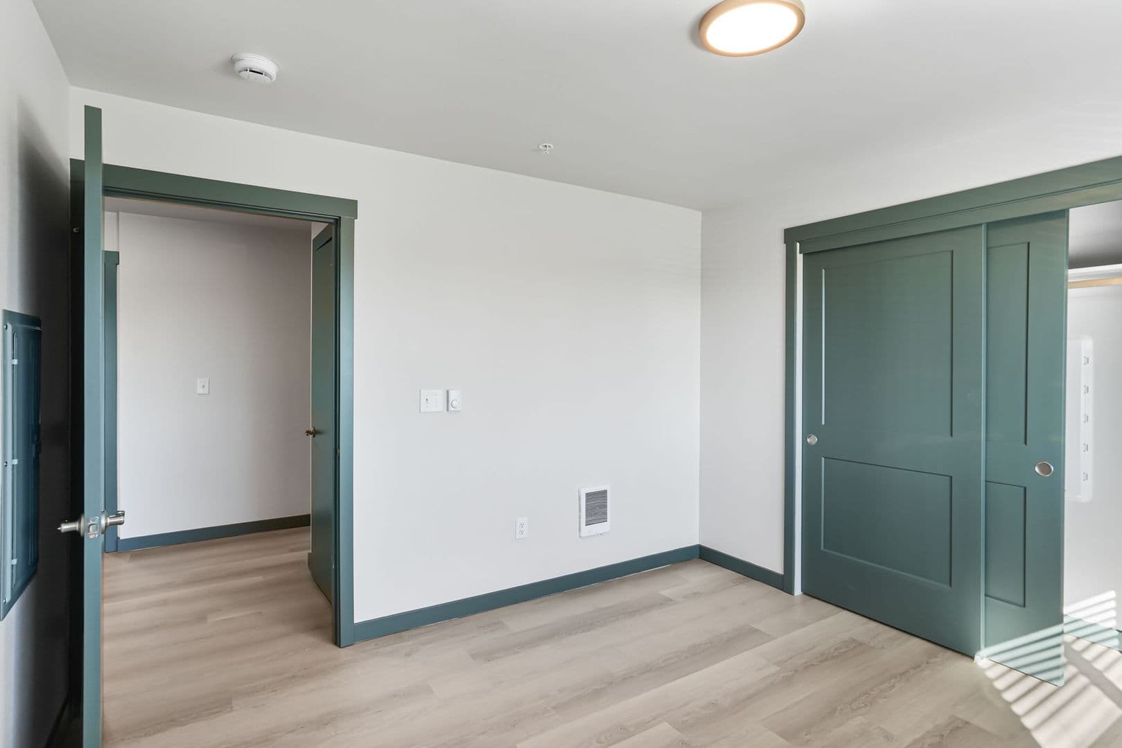 Lebanon Apartment: 305 East Airport Road