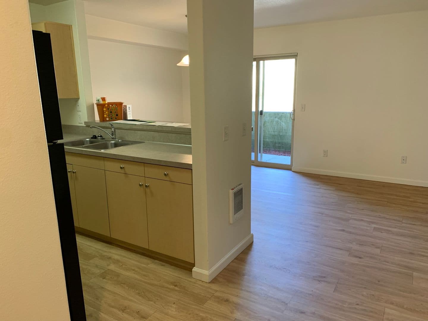 Sutherlin Apartment: 233 NW Sherman St