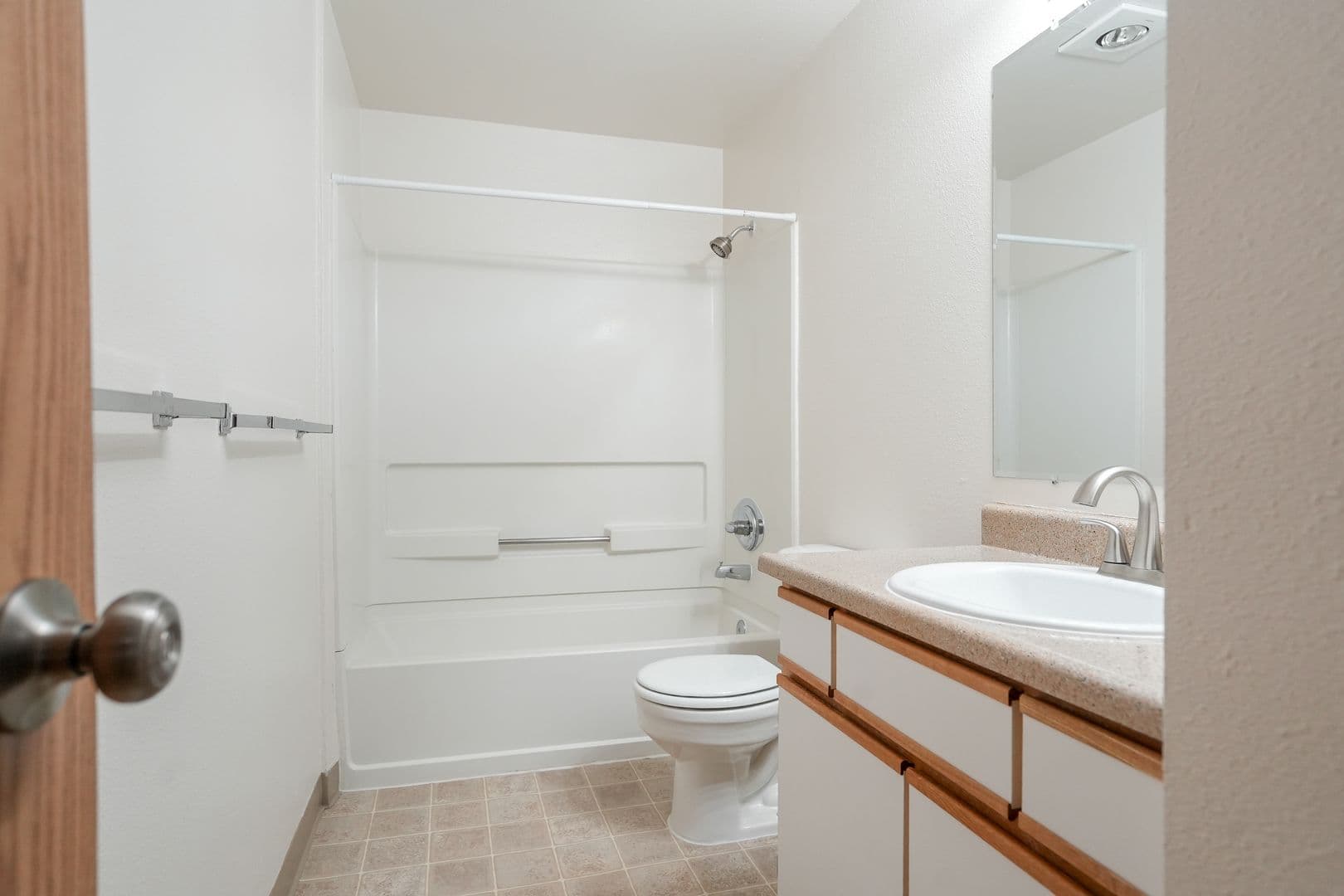 Troutdale Apartment: 26719 SE Stark St