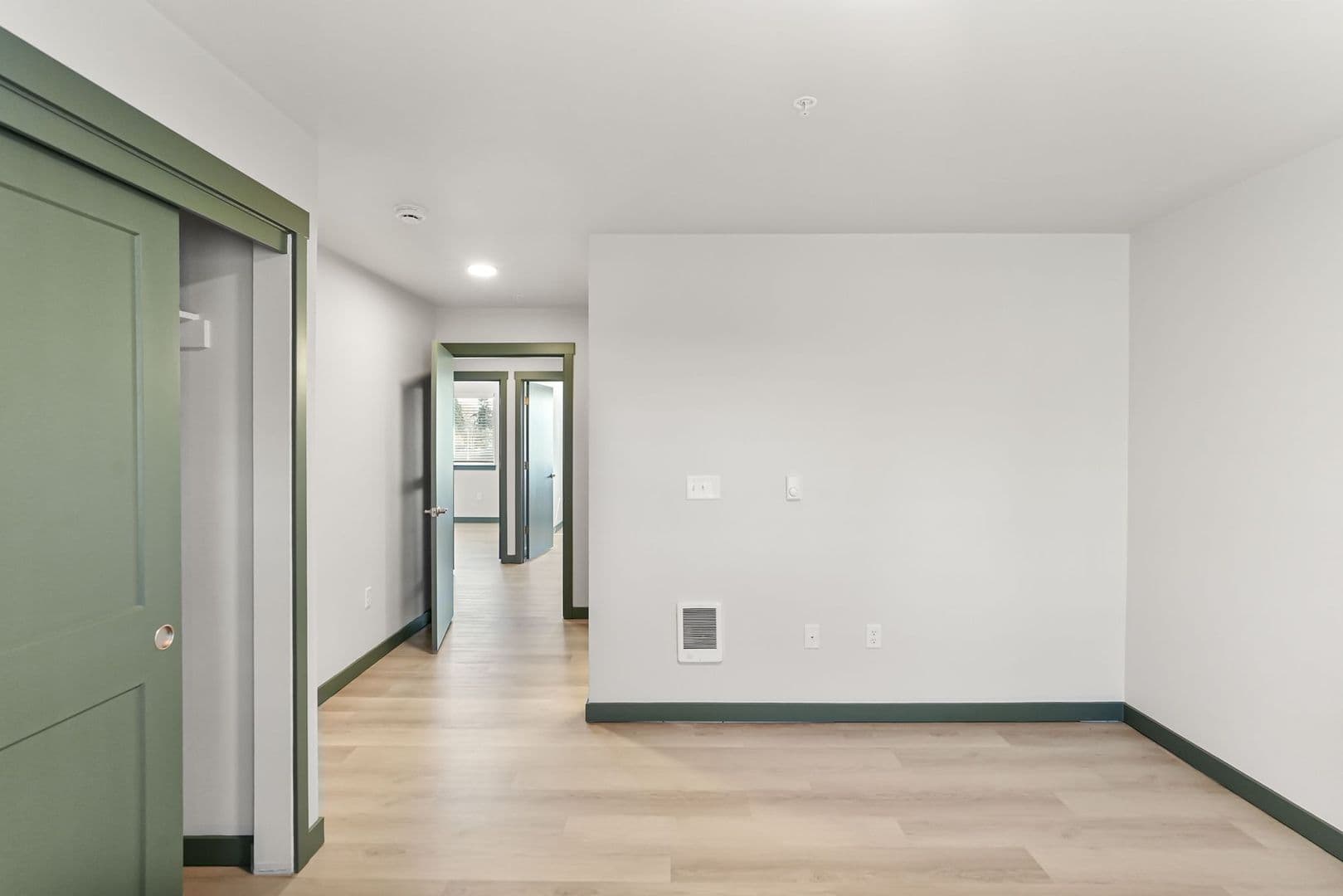 Lebanon Apartment: 305 East Airport Road