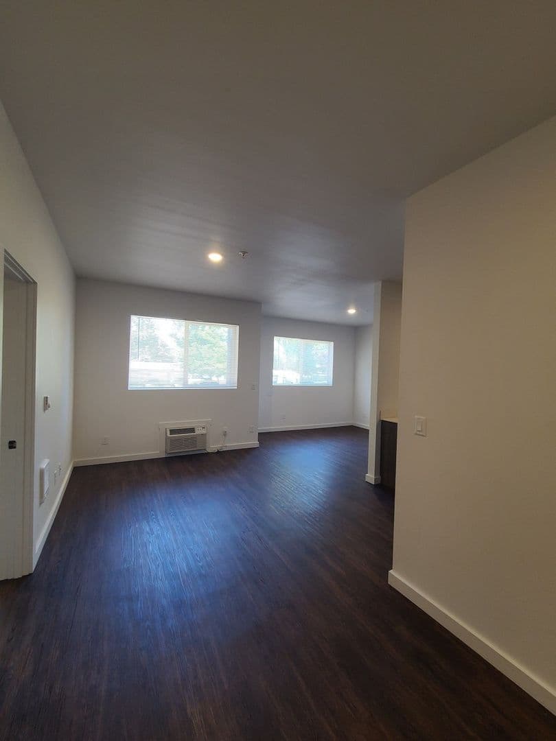 Sweet Home Apartment: 987 Long St