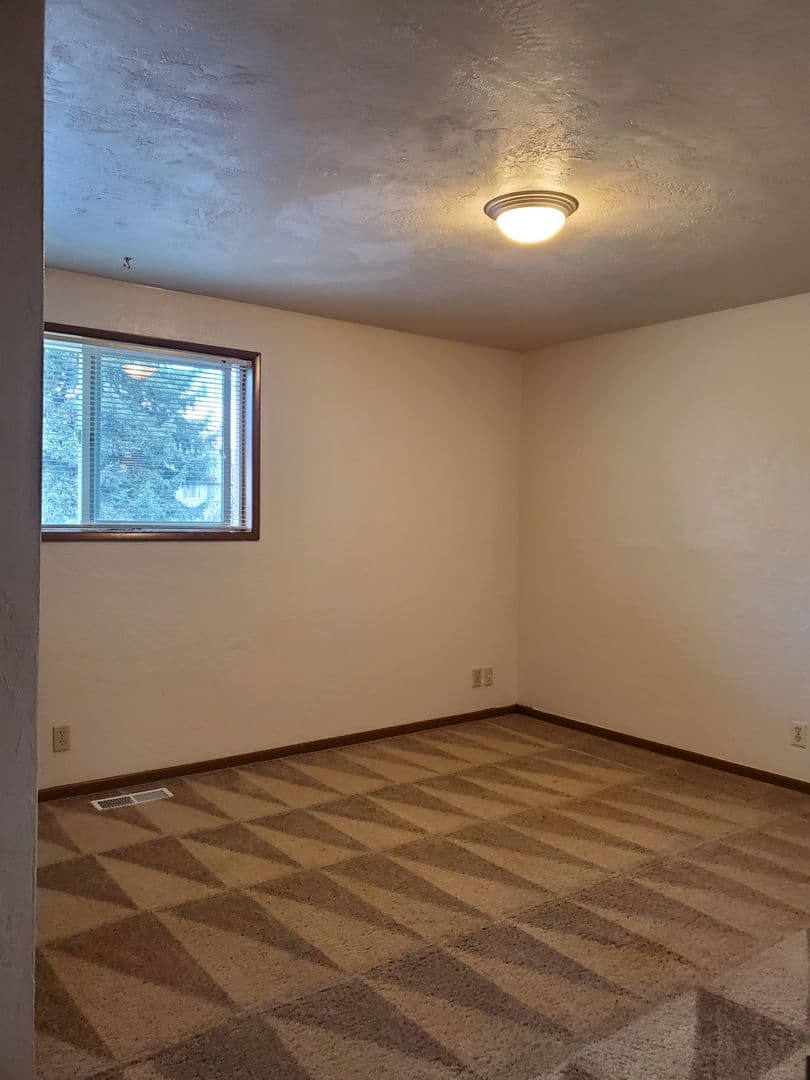 Salem Apartment: 2231 Salem Dallas Highway NW