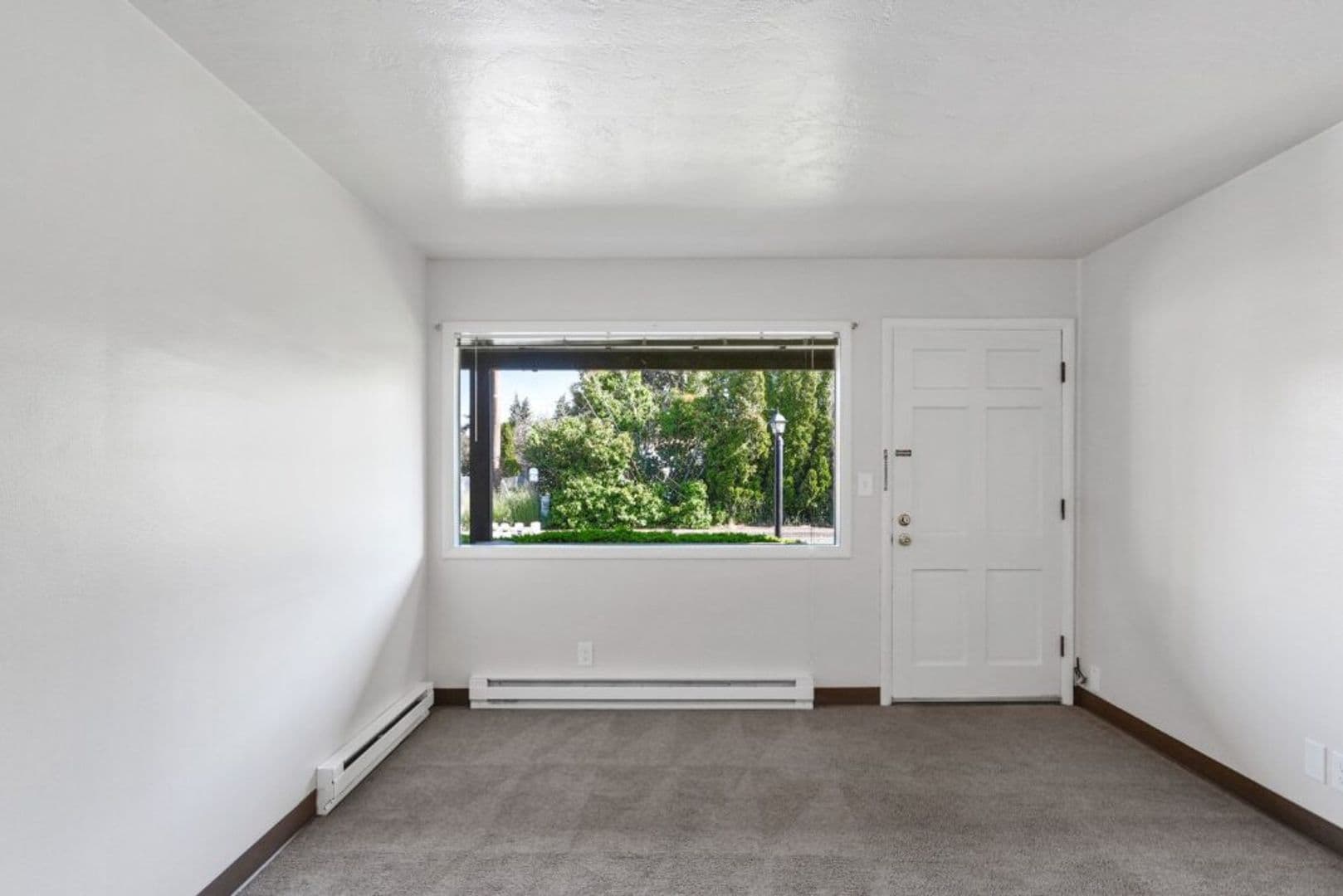 Salem Apartment: 1869 Broadway St NE