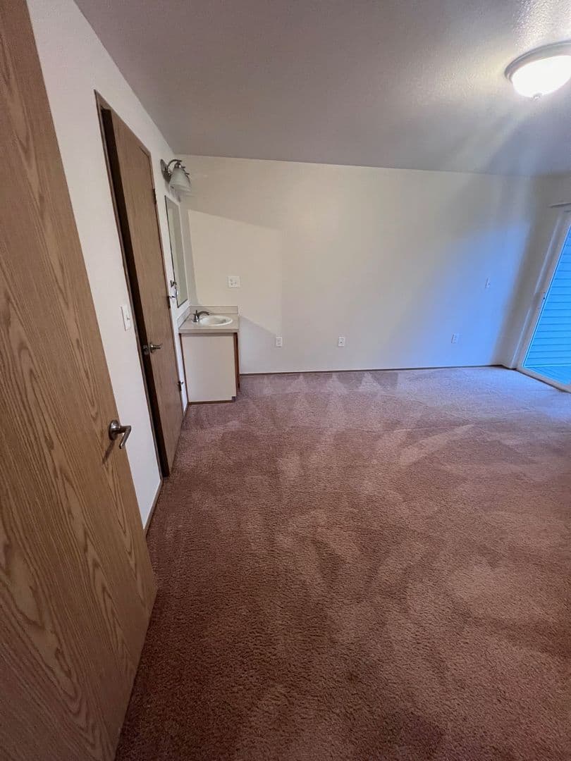 Albany Apartment: 872 Belmont Avenue SW