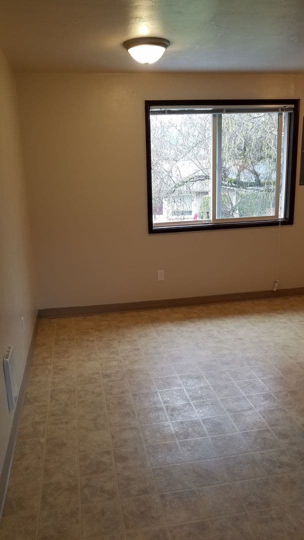 Salem Apartment: 1143 6th Street NW