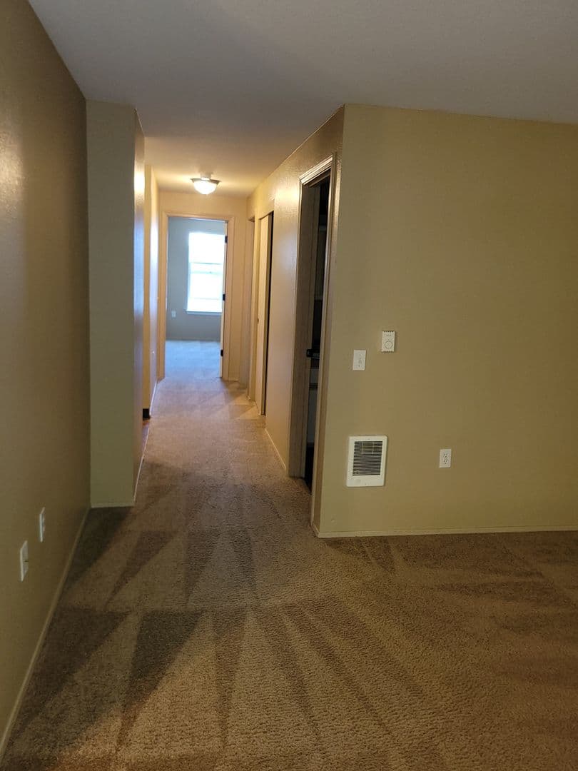 Salem Apartment: 435 Vista Ave SE