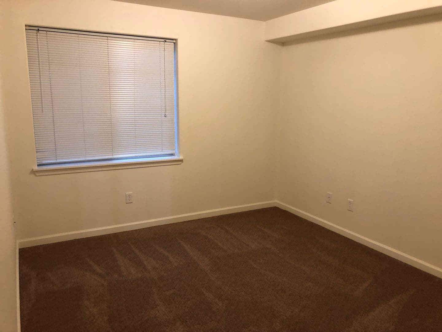Sutherlin Apartment: 233 NW Sherman St