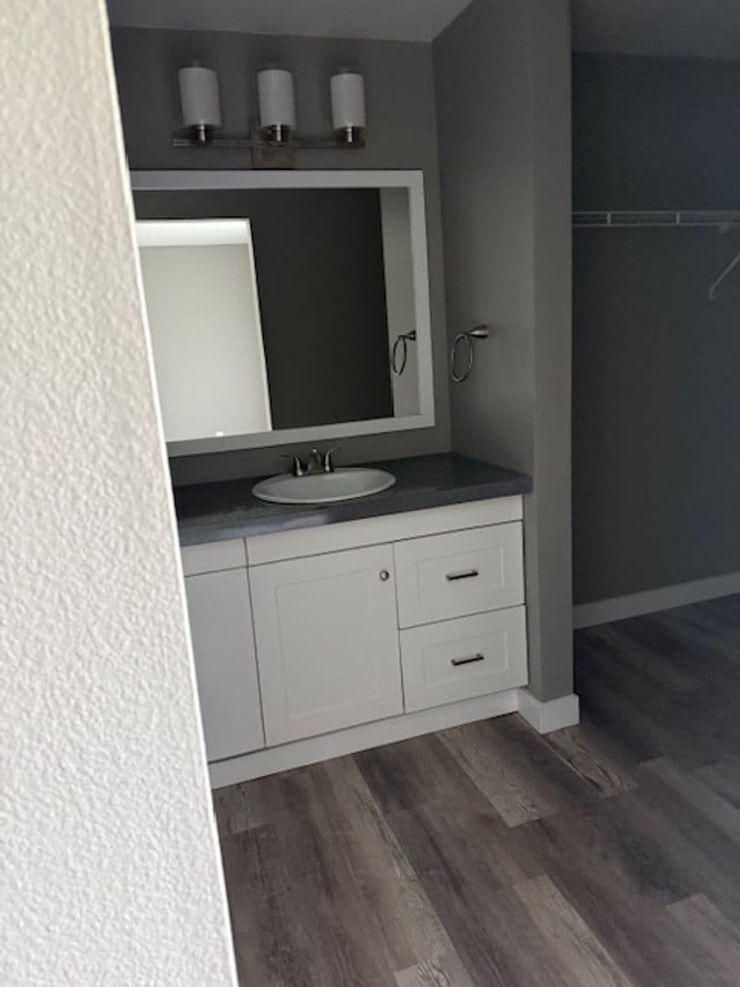 Salem Apartment: 2500 Lancaster Drive NE