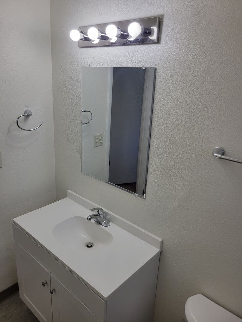 Salem Apartment: 2551 Hyde Ct SE