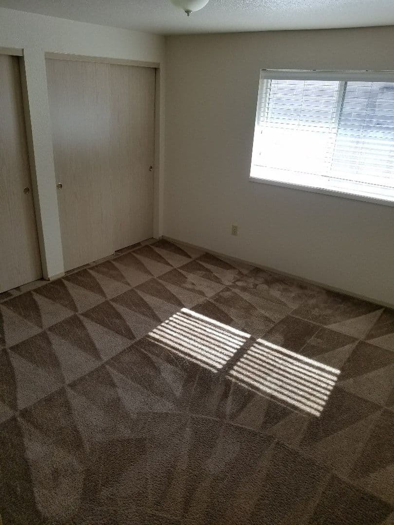 Keizer Apartment: 1026 Ring Street NE