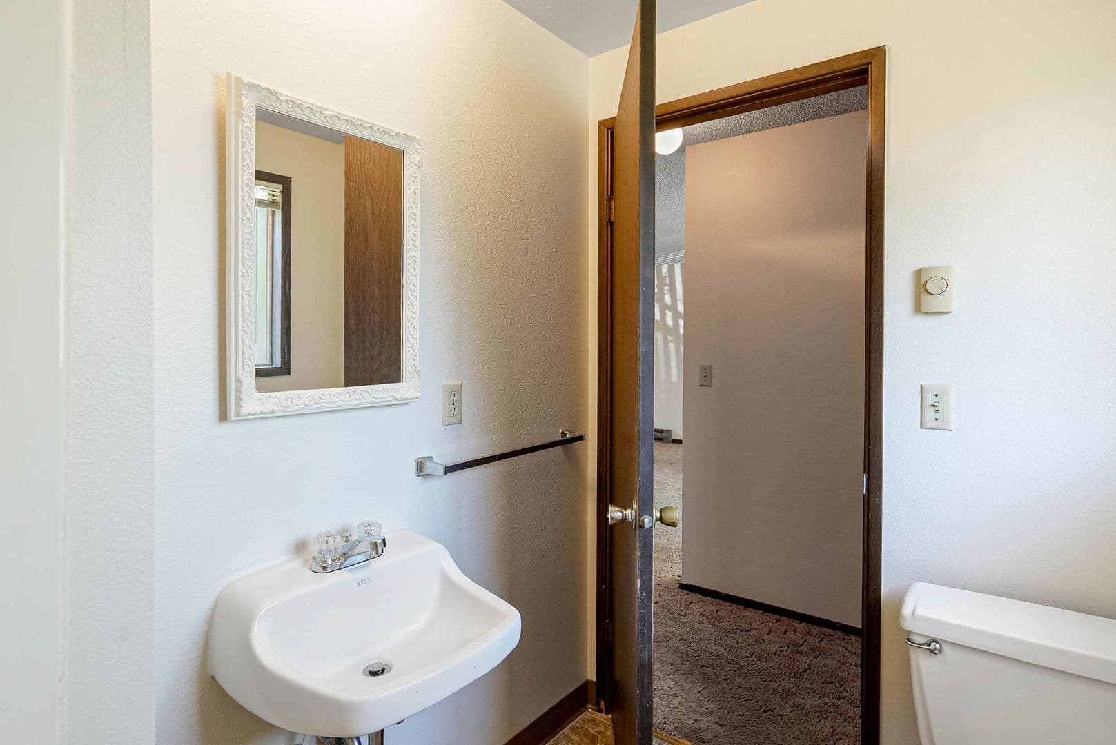 Salem Apartment: 3811 Lancaster Dr NE