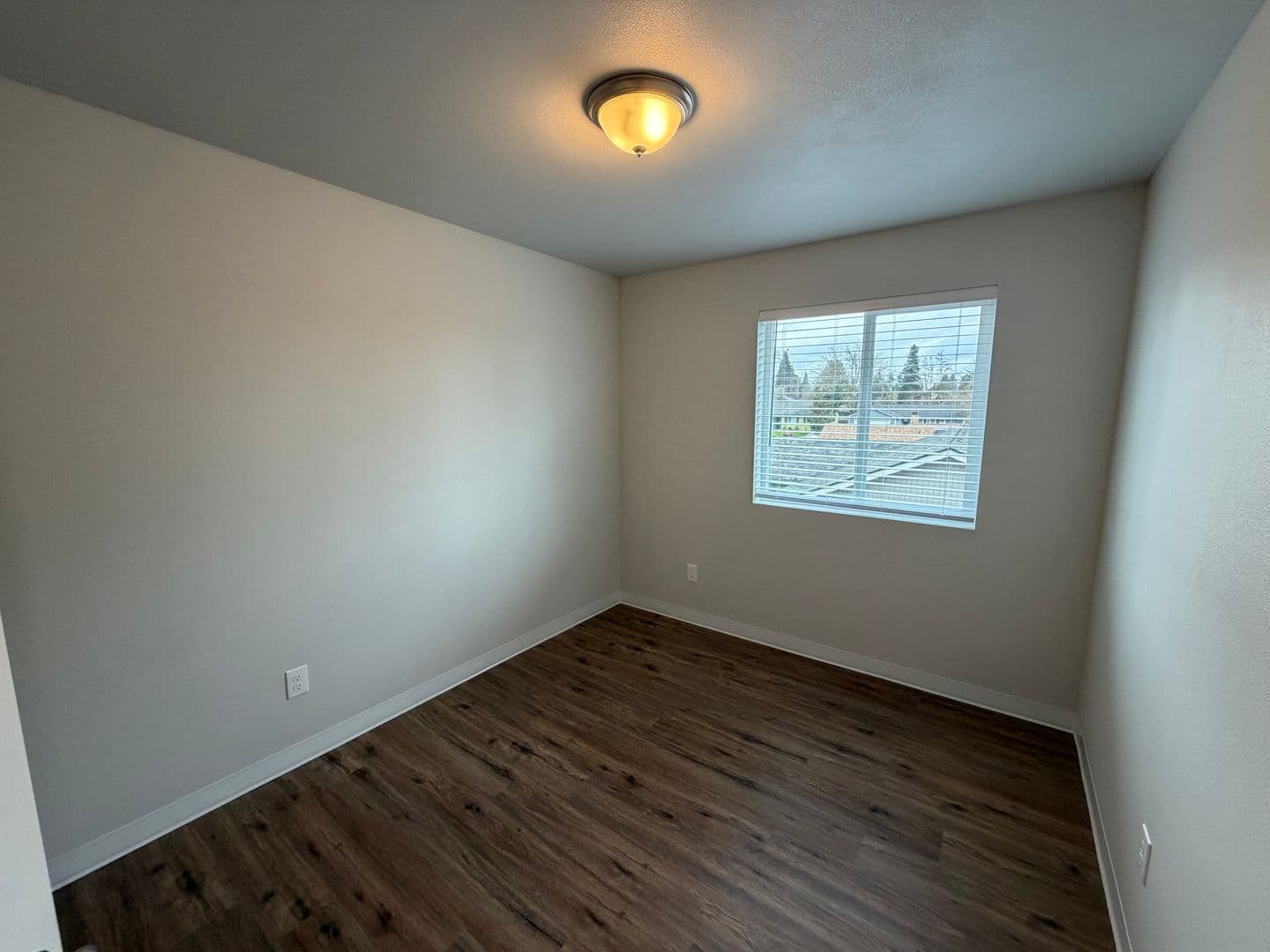 Keizer Apartment: 3983 Pleasant View Drive