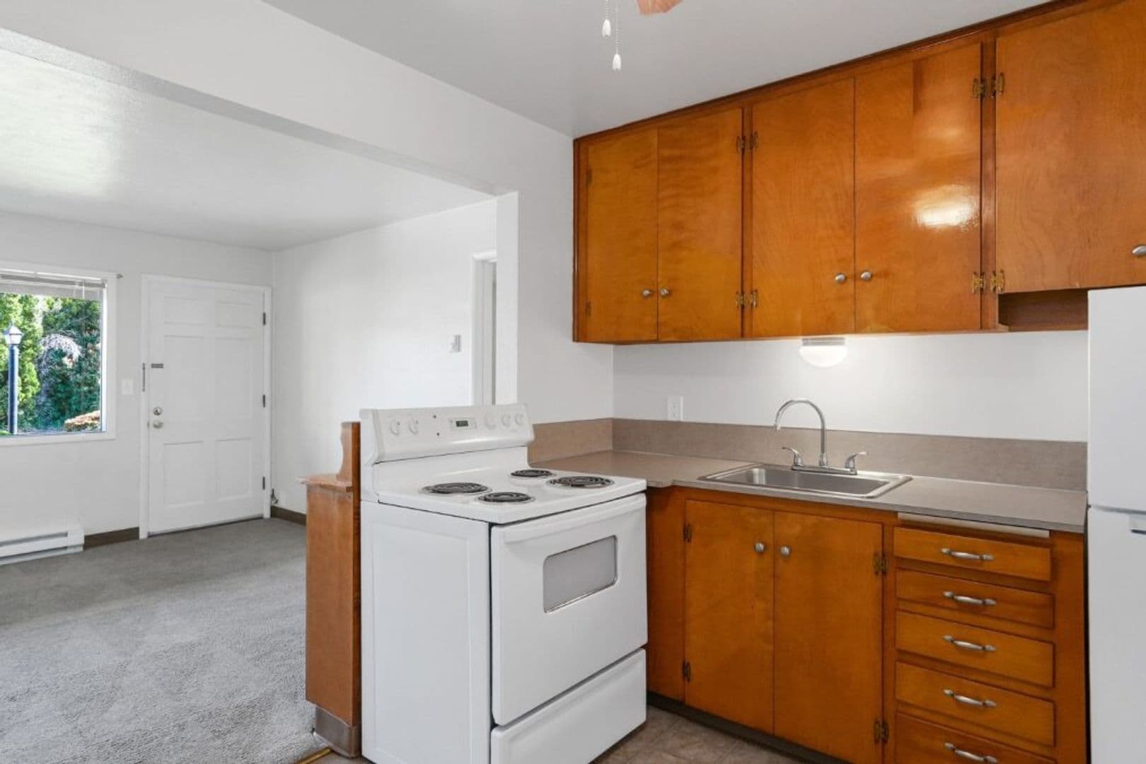 Salem Apartment: 1869 Broadway St NE