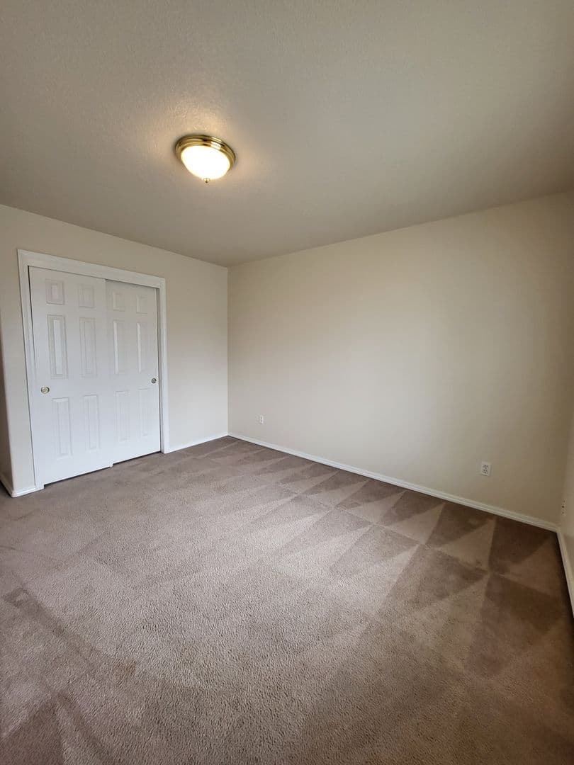 Salem Apartment: 2429 Michael Drive NE