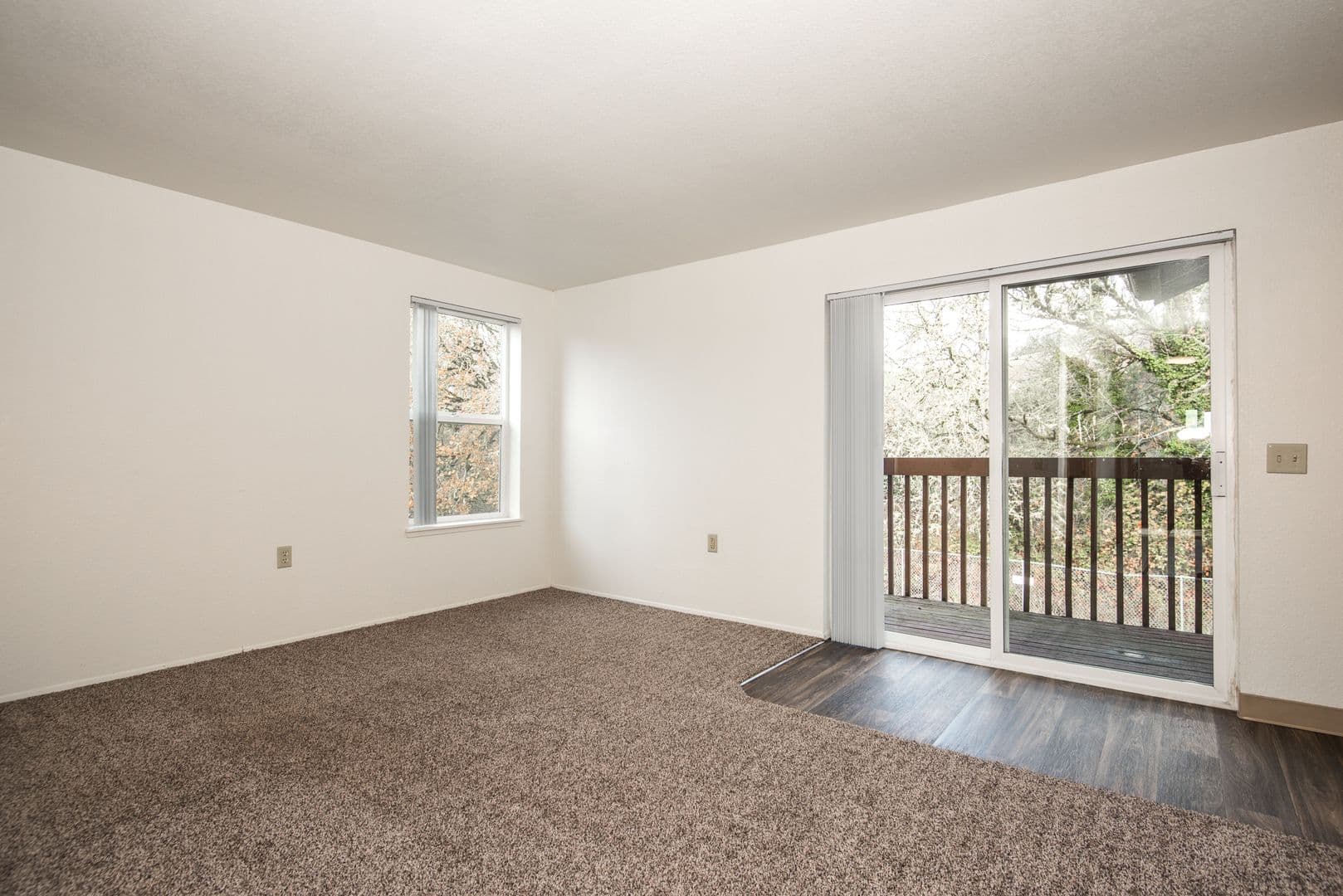 Sheridan Apartment: 937 SE Sheridan Road