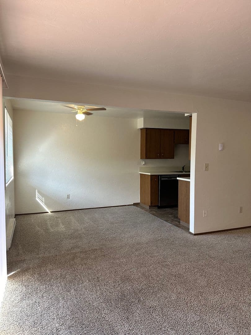 Salem Apartment: 3755 Hawthorne Ave NE
