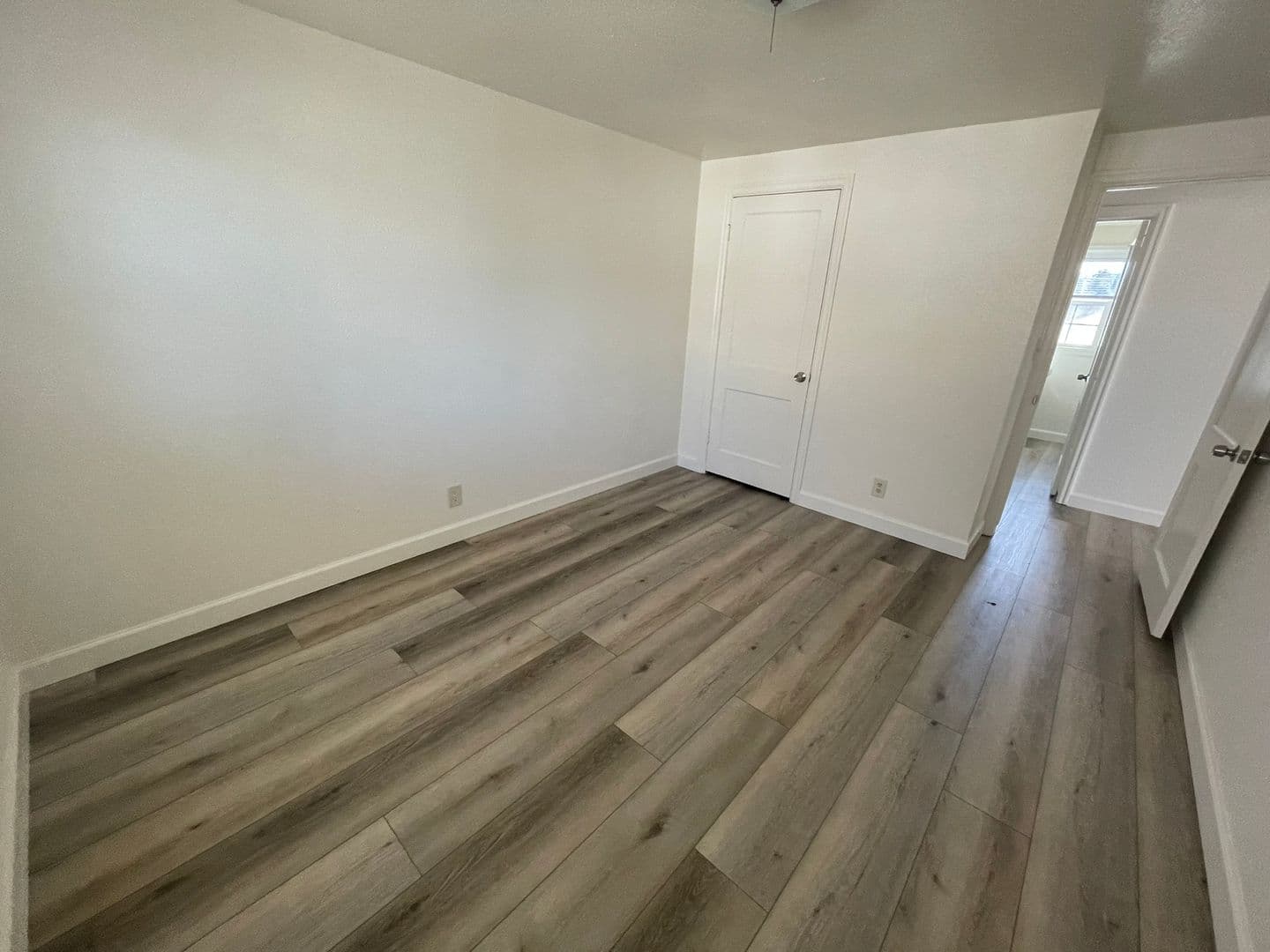Roseburg Apartment: 1104 NE Freemont Ave