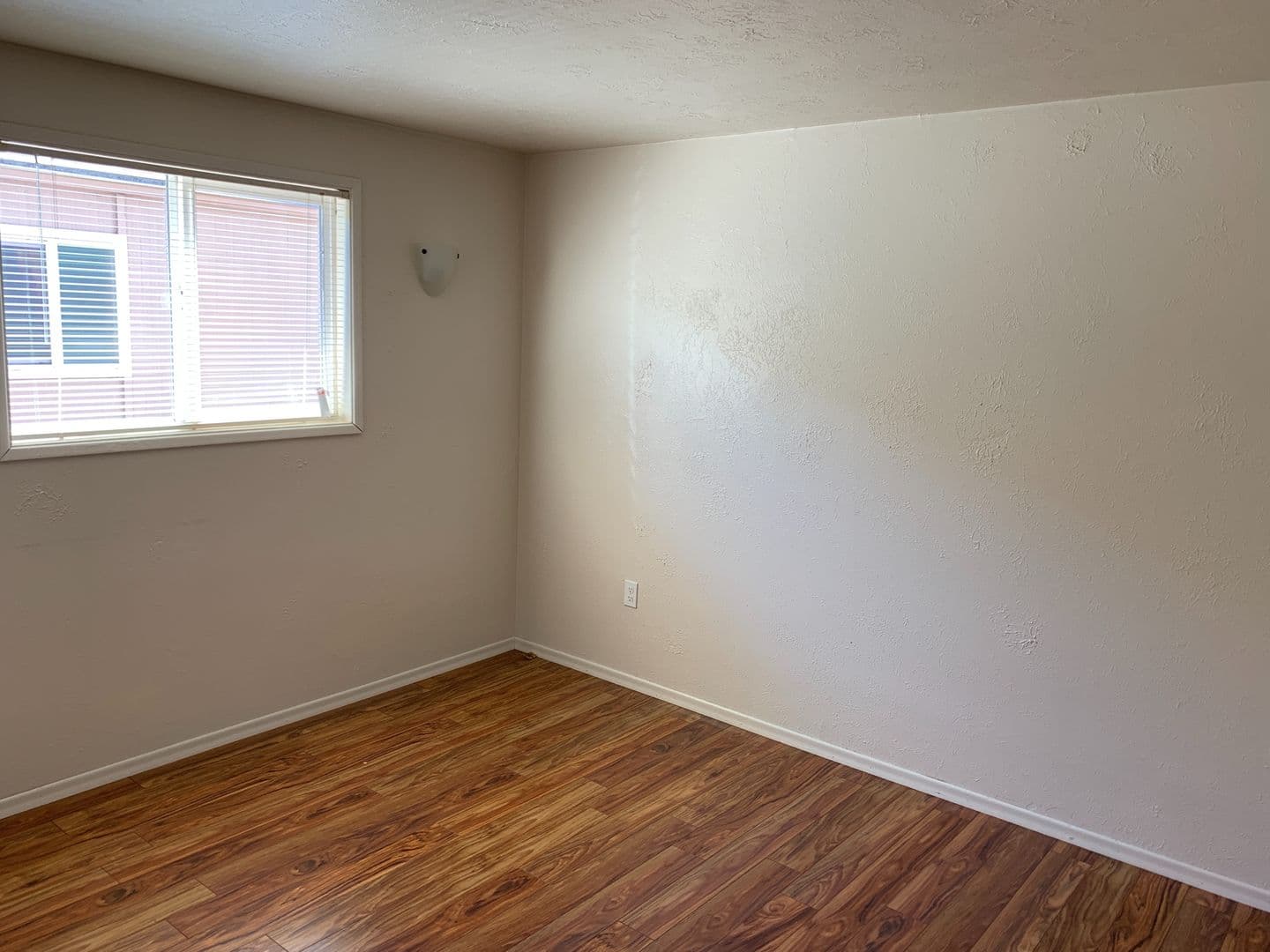 Salem Apartment: 731 Gerth Ave NW