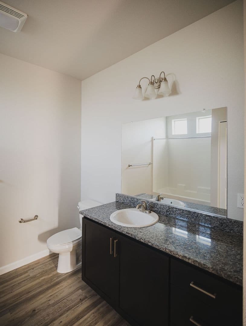 Salem Apartment: 3240 Harold Drive NE