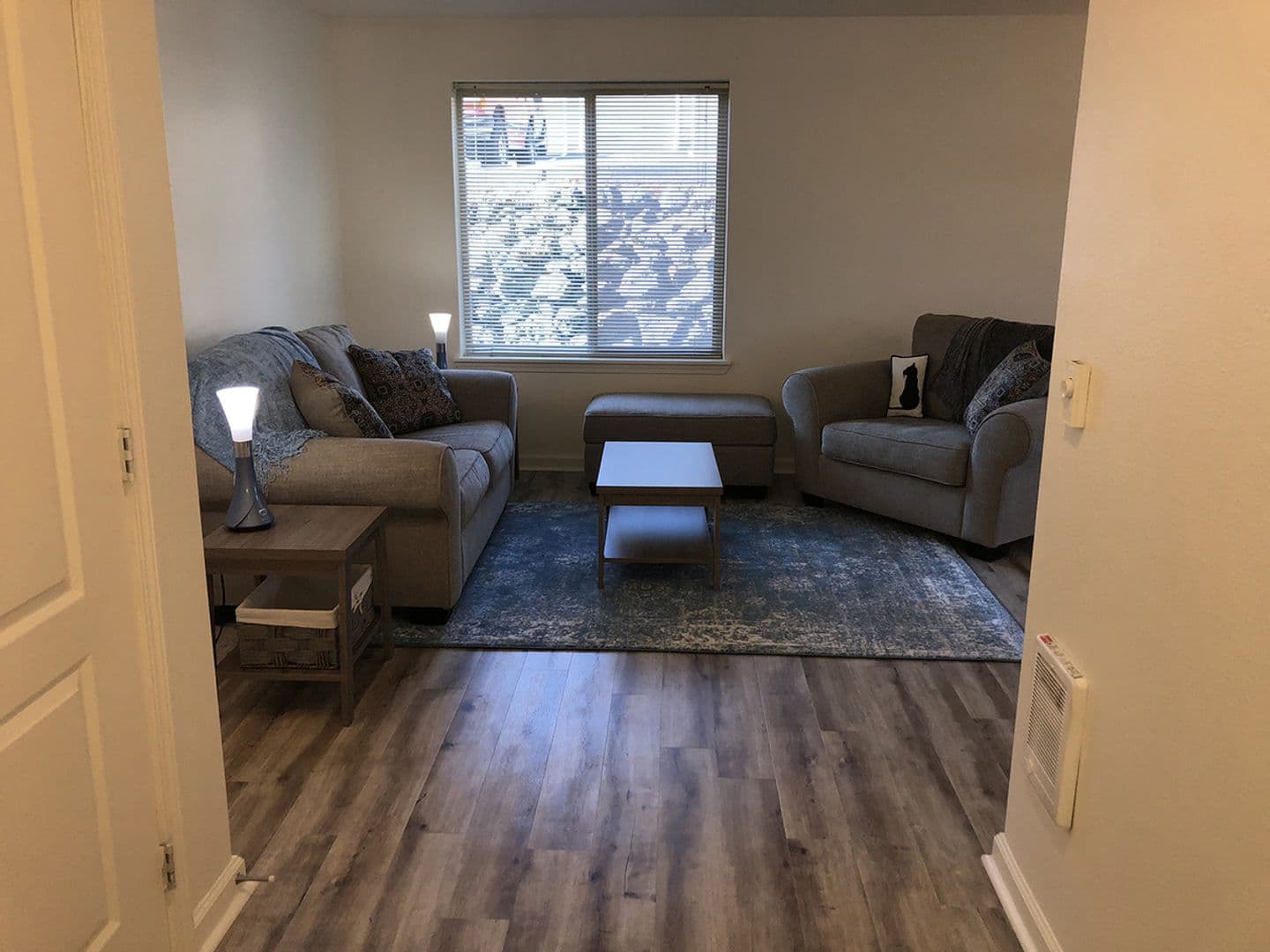 Sutherlin Apartment: 233 NW Sherman St