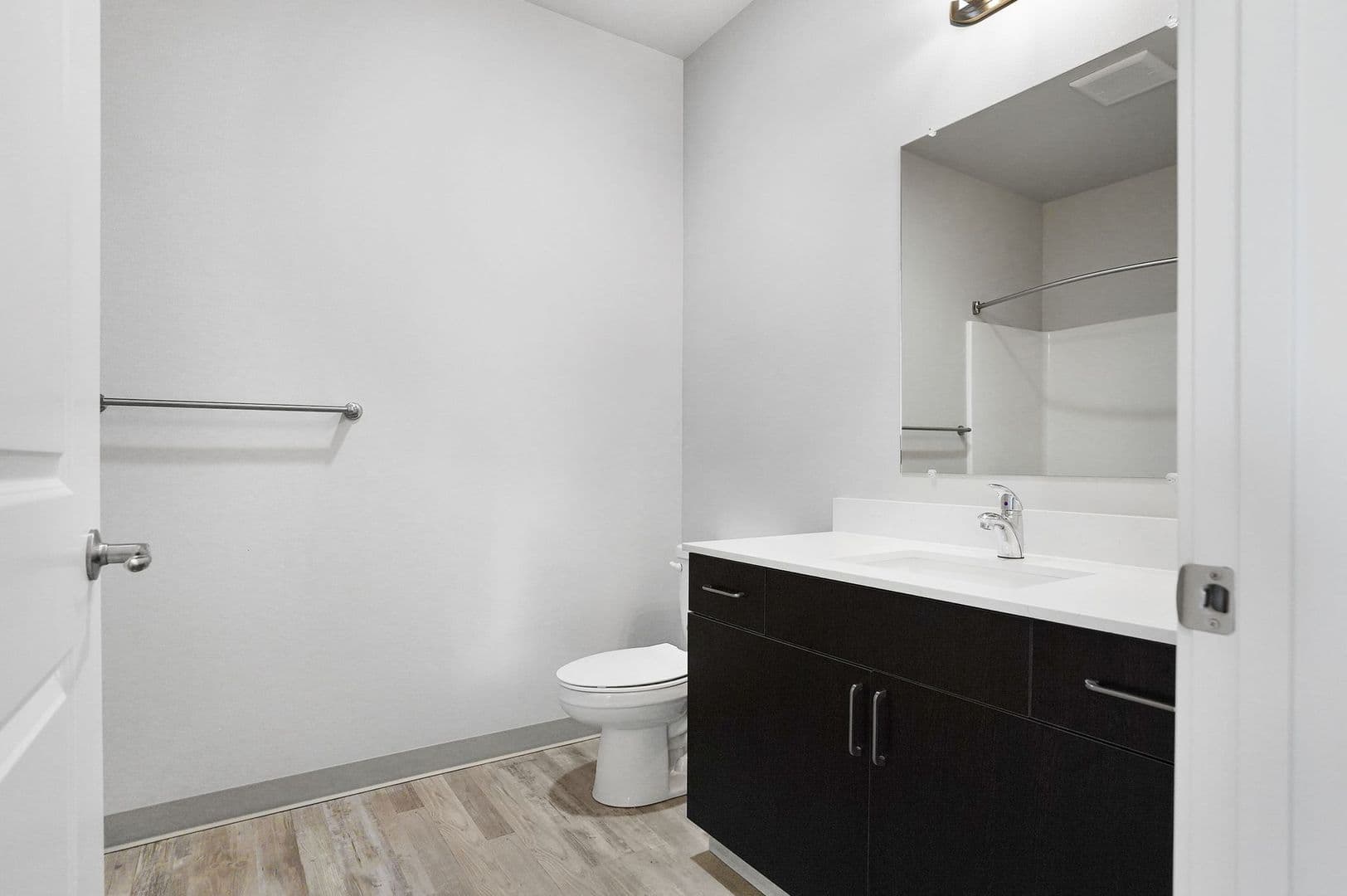Lebanon Apartment: 100 Vaughan Lane