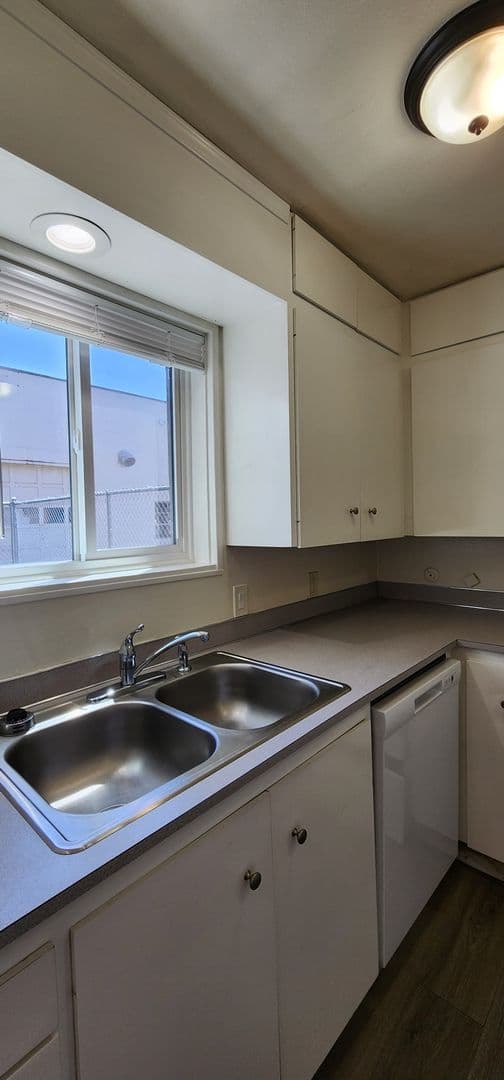 Lebanon Apartment: 820 Park Street