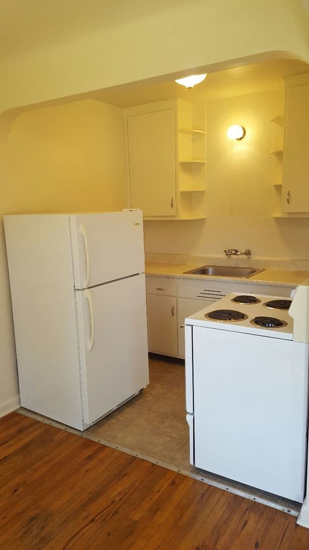 Salem Apartment: 1642 13th St SE