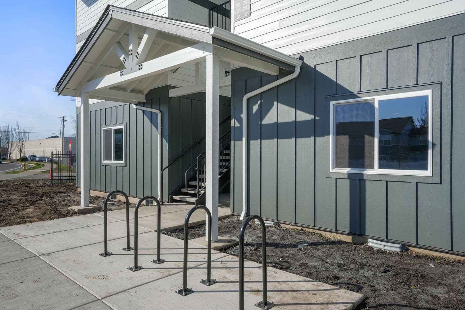 Lebanon Apartment: 305 East Airport Road