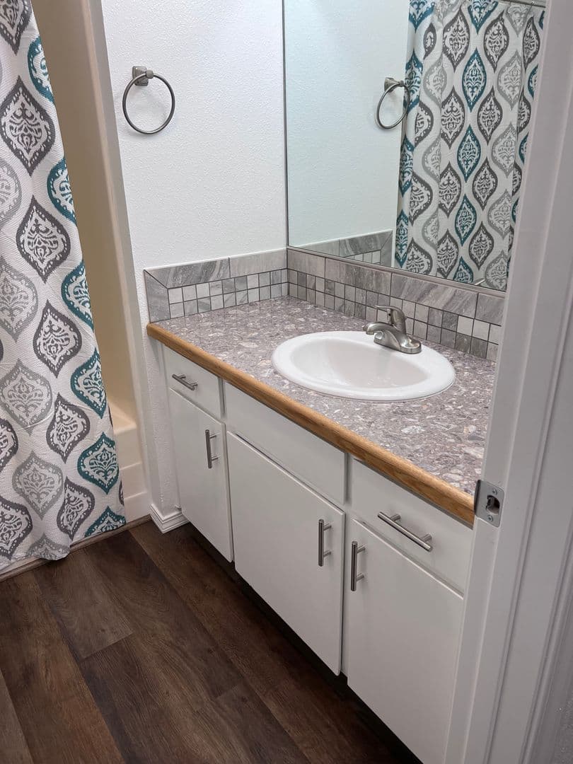 Salem Apartment: 3459 Hawthorne Ave NE