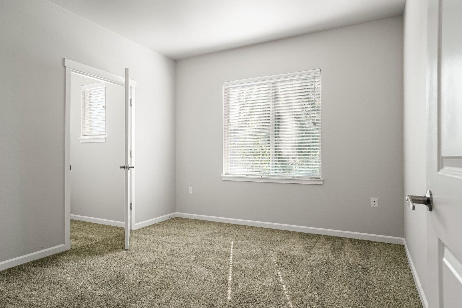 Salem Apartment: 3240 Harold Drive NE