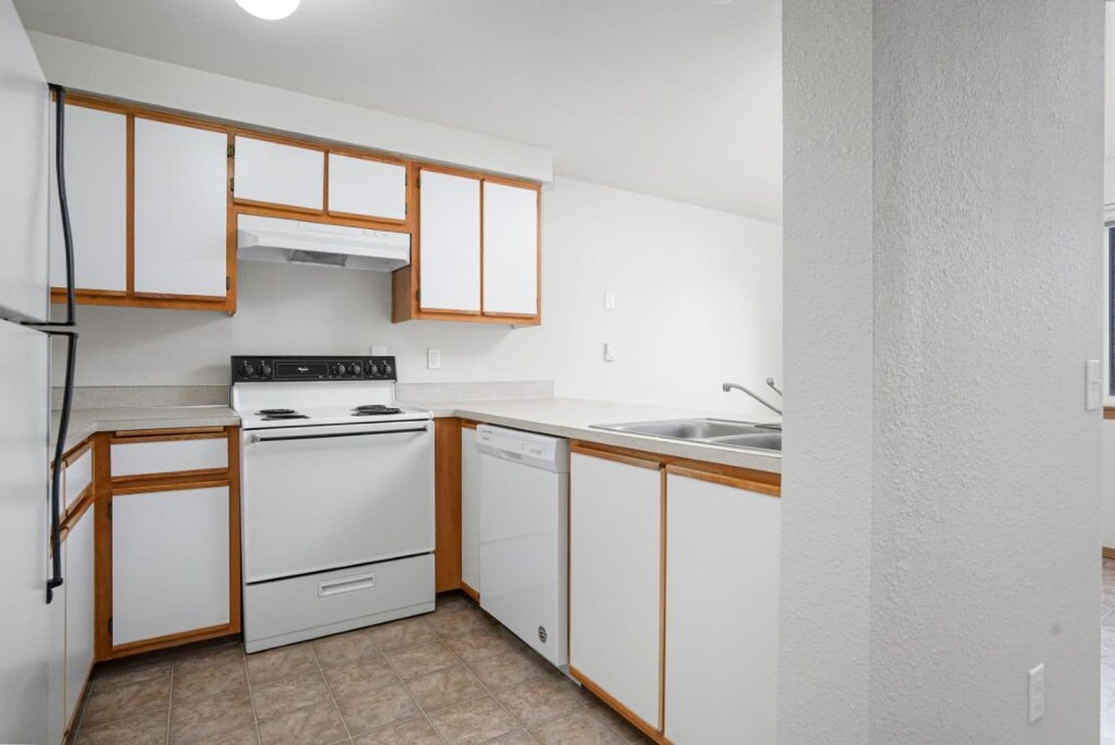 Salem Apartment: 2108 Red Oak Dr S