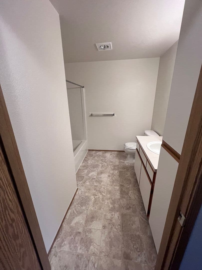 Albany Apartment: 872 Belmont Avenue SW