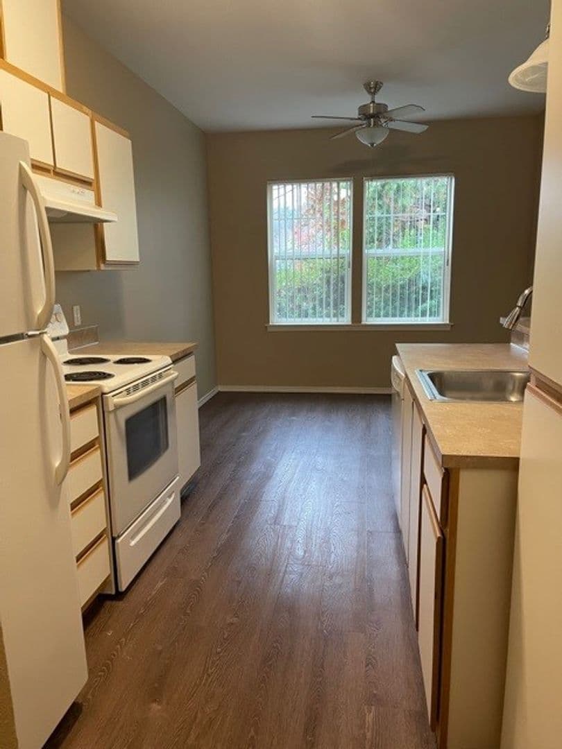 McMinnville Apartment: 2850 SW 2nd St