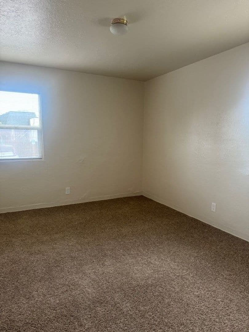 Salem Apartment: 1061 Edgewater St NW