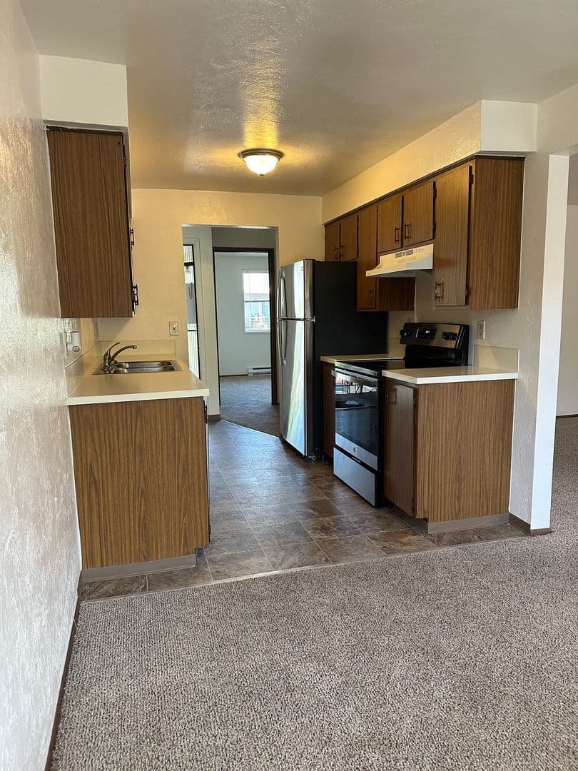 Salem Apartment: 3755 Hawthorne Ave NE