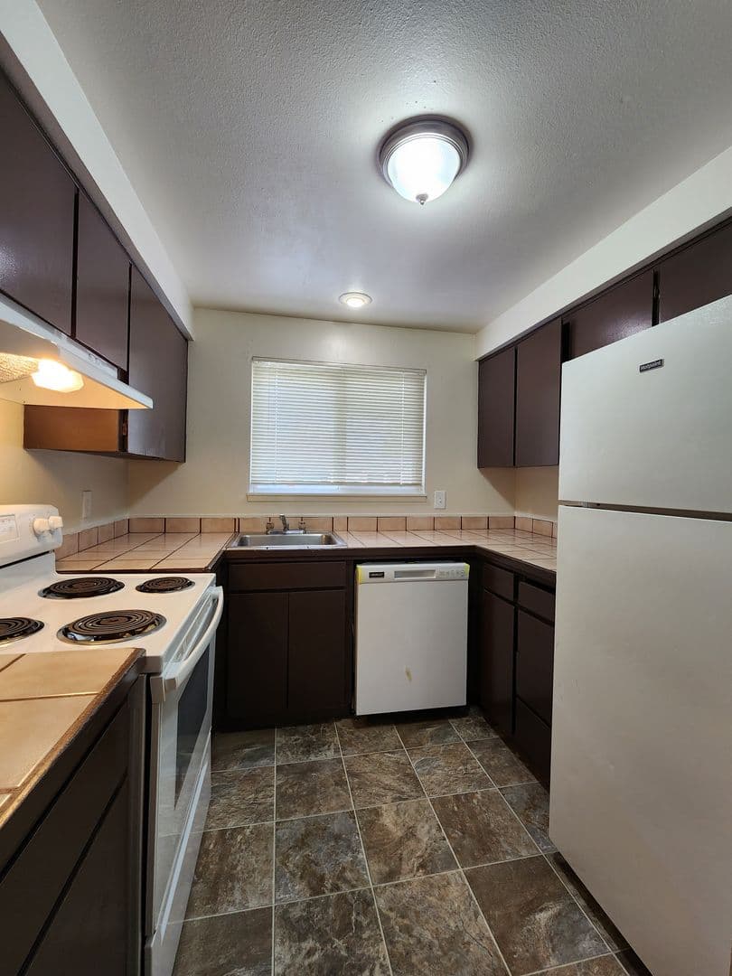 Salem Apartment: 3414 30th Ave NE