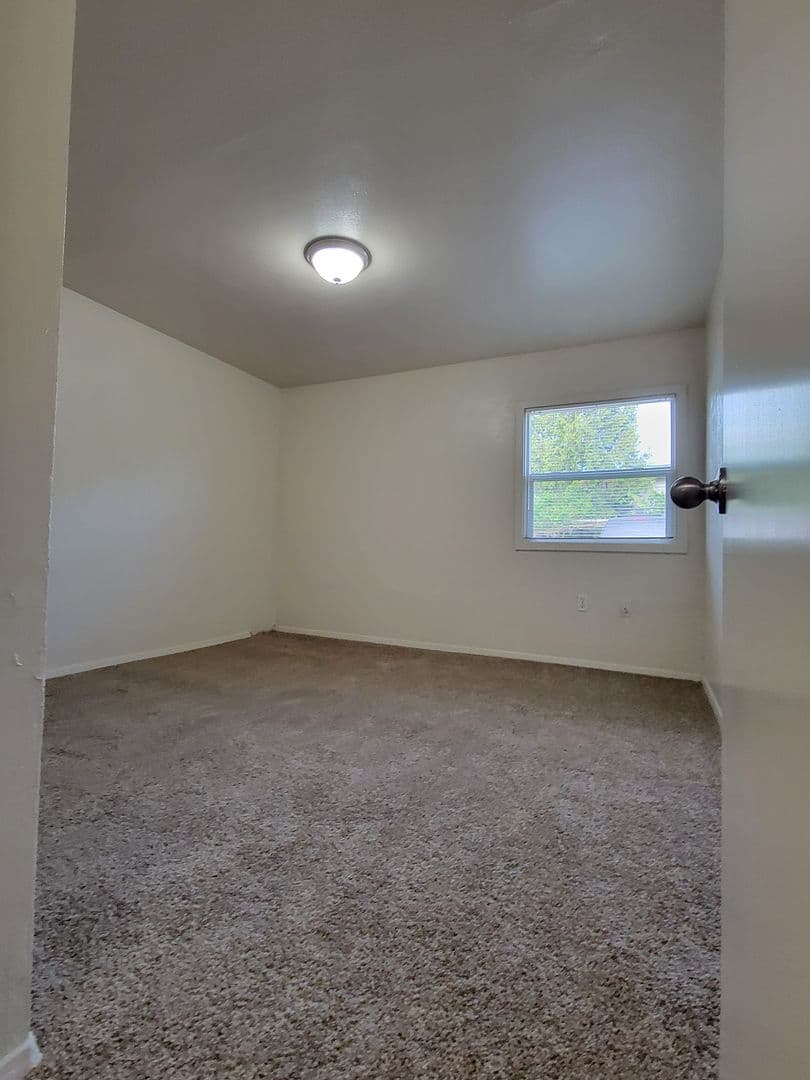 Salem Apartment: 4251 32nd Place NE