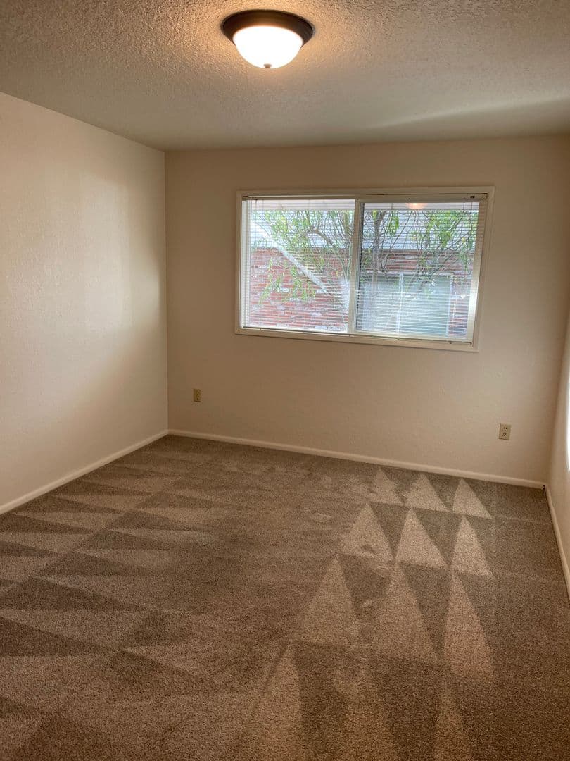 Salem Apartment: 396 Waldo Avenue SE