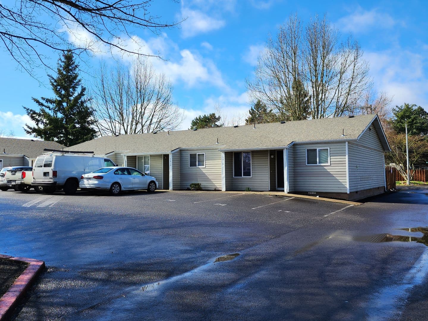 Salem Apartment: 3414 30th Ave NE