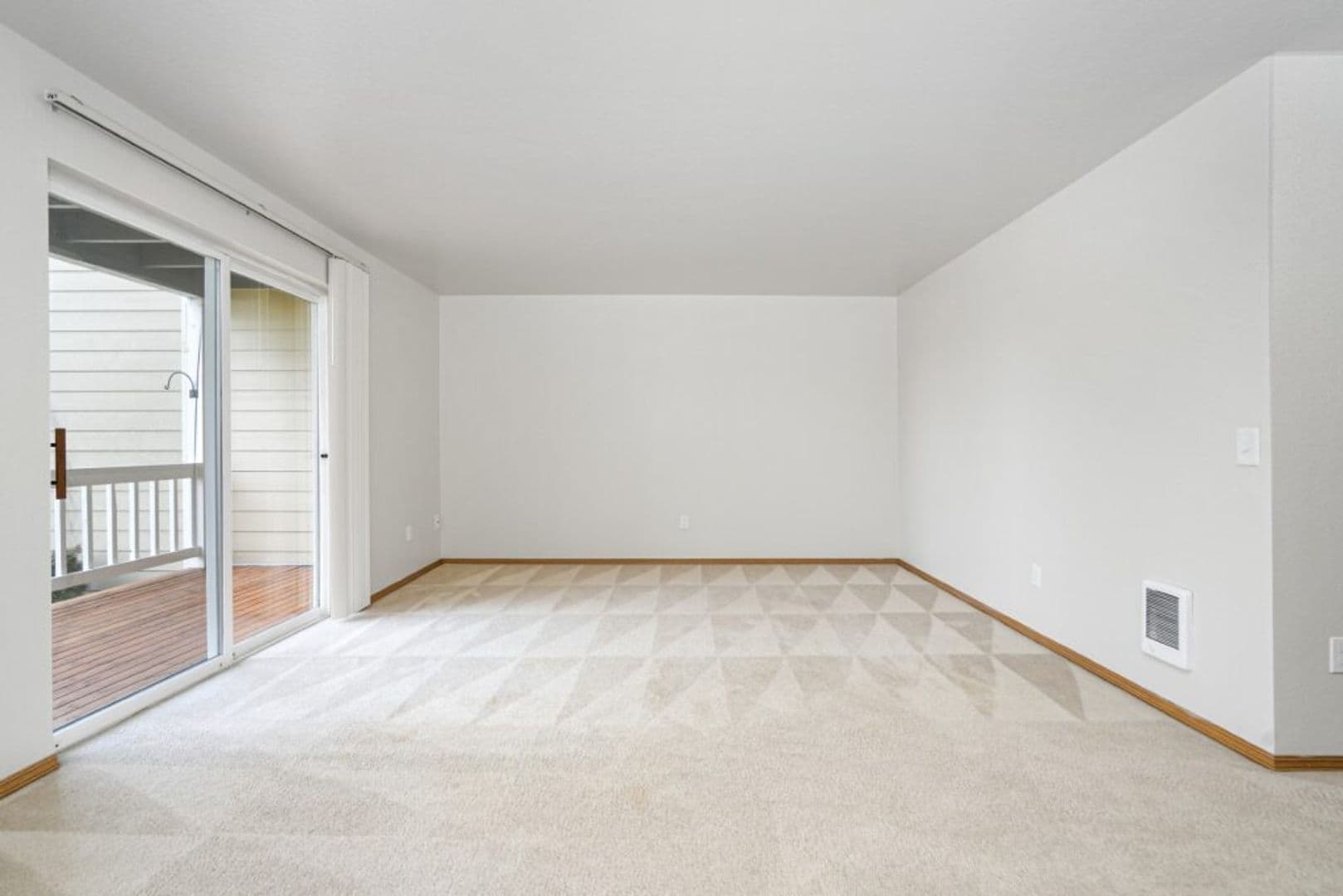 Salem Apartment: 2108 Red Oak Dr S