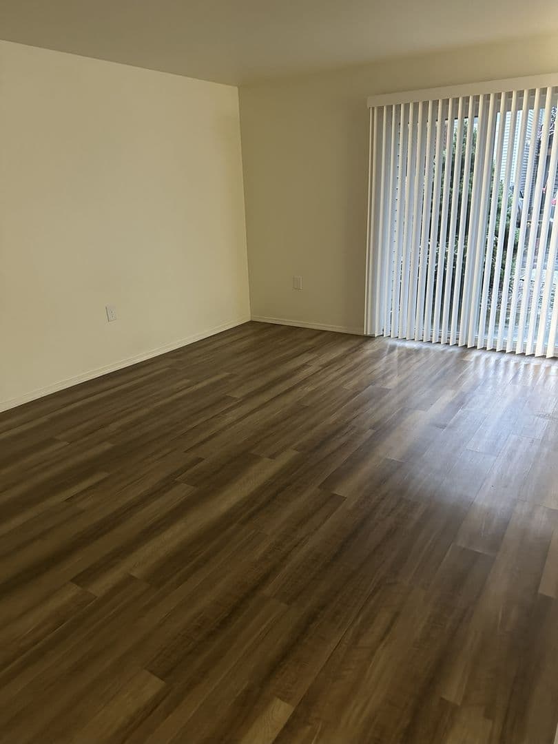 Keizer Apartment: 145 Dearborn Avenue N