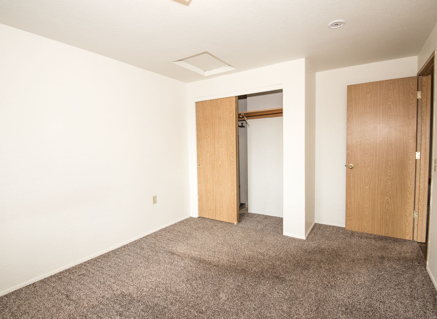 Sheridan Apartment: 937 SE Sheridan Road