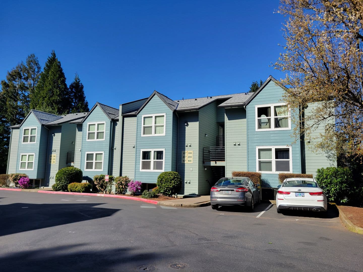 Salem Apartment: 435 Vista Ave SE