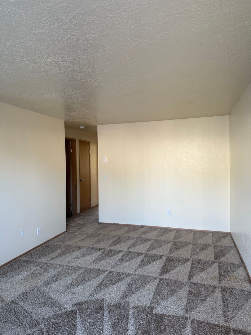 Salem Apartment: 4097 Satter Drive NE