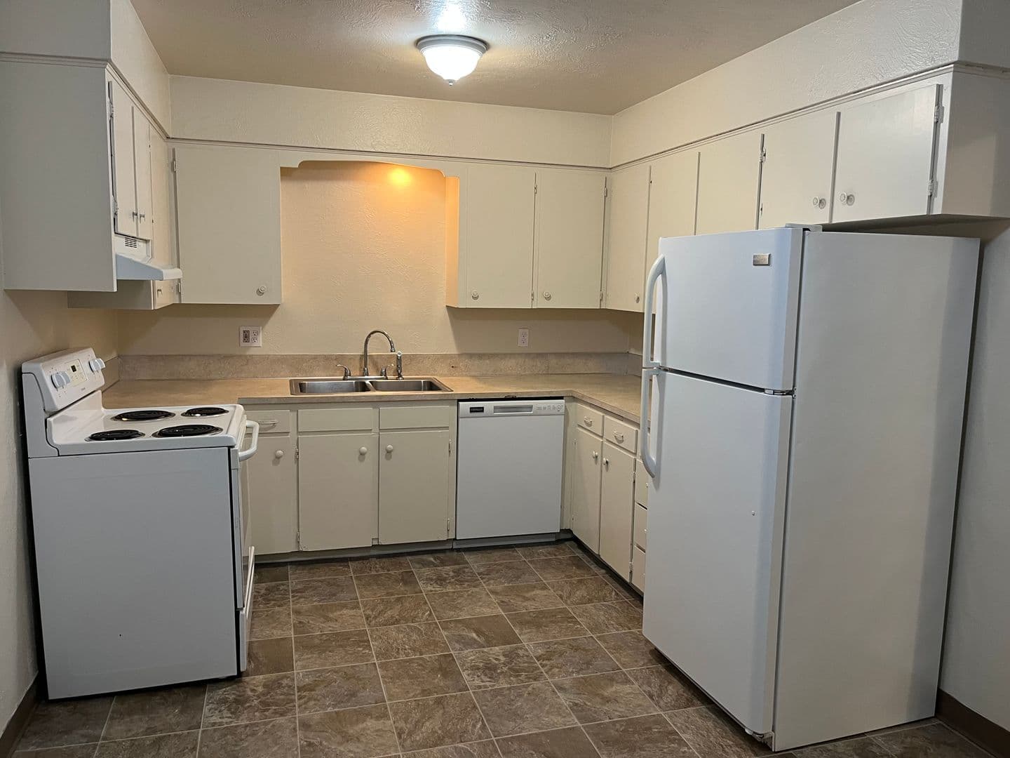 Salem Apartment: 4235 Fir Rest Way NE