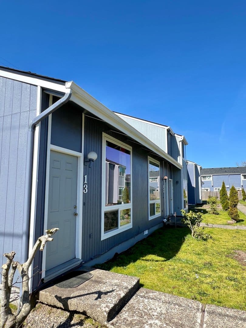 Lebanon Apartment: 750 E Street
