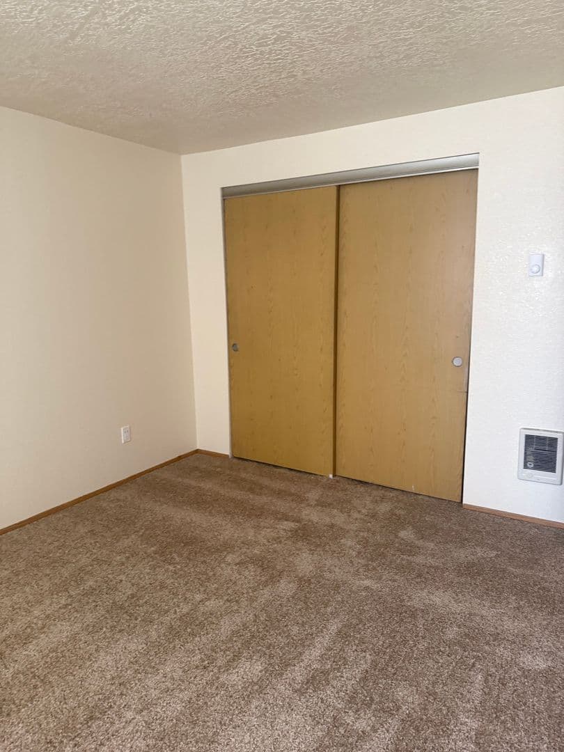 Salem Apartment: 4209 Satter Place NE
