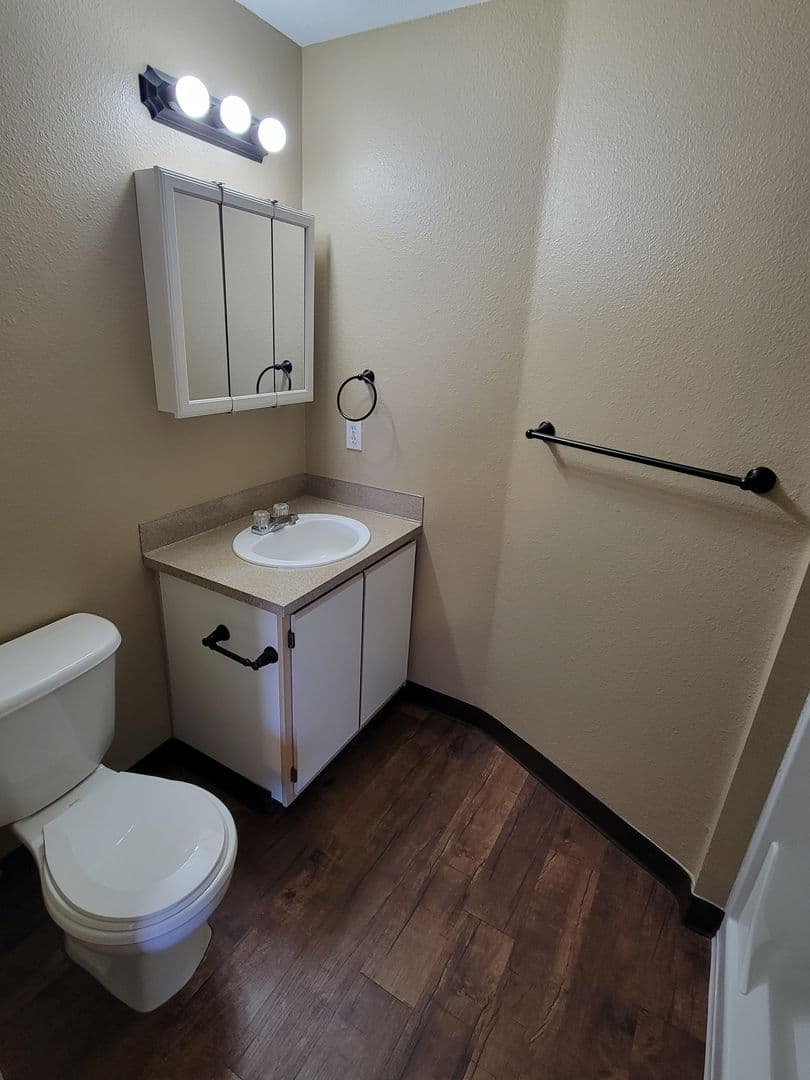 Salem Apartment: 435 Vista Ave SE