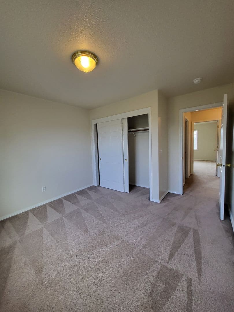 Salem Apartment: 2429 Michael Drive NE